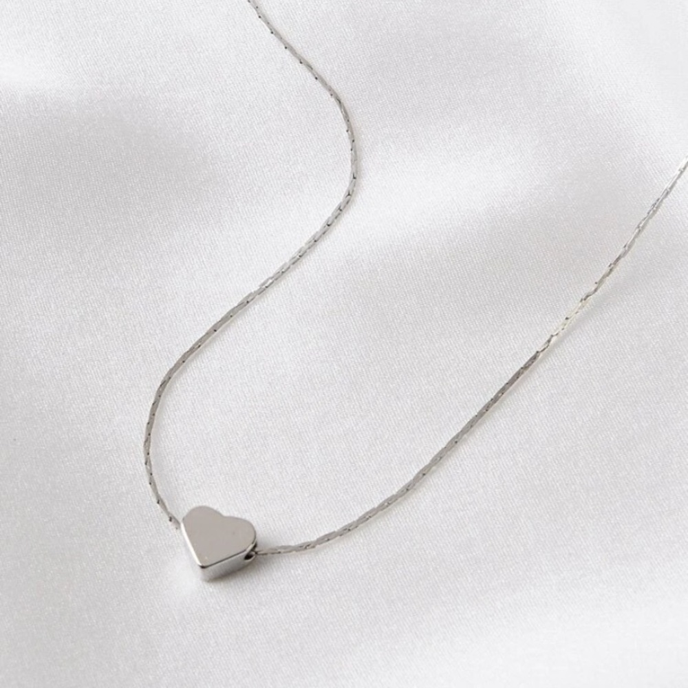 NWT Smooth Heart Silver Pendant Necklace - Picture 4 of 7